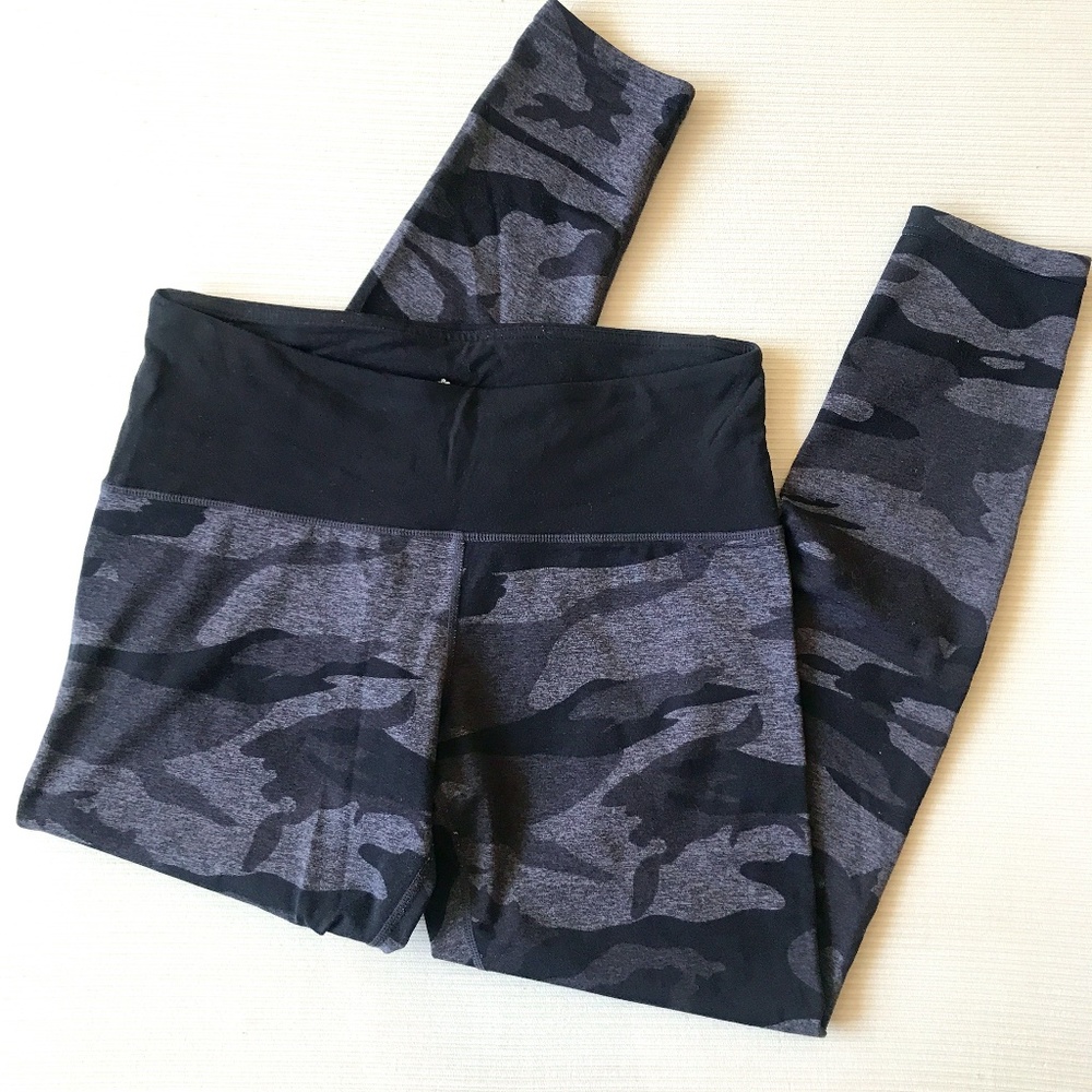 CAMO Yoga Leggings - Size Medium